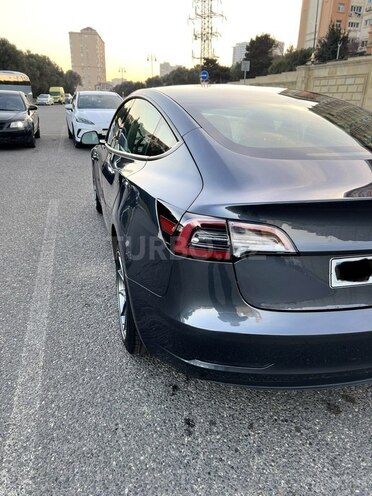 Tesla Model 3-9