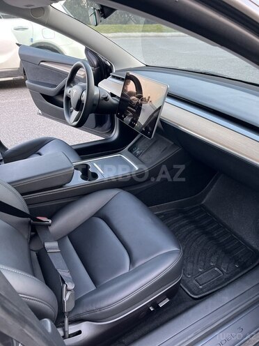 Tesla Model 3-16