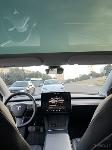 Tesla Model 3-18