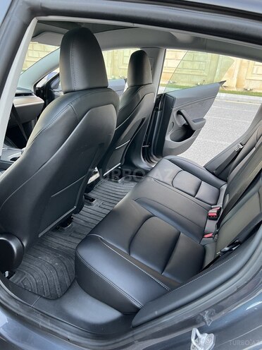 Tesla Model 3-14