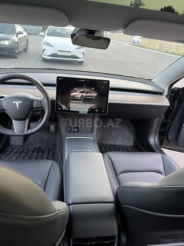 Tesla Model 3-19