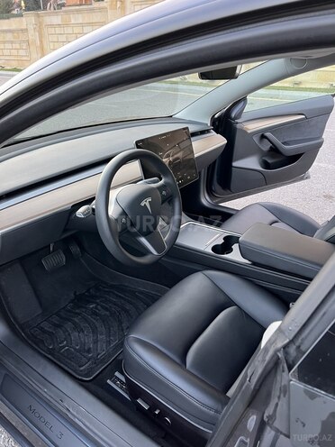 Tesla Model 3-13