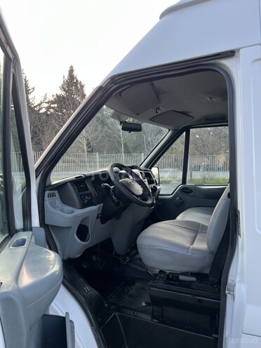 Ford Transit-13