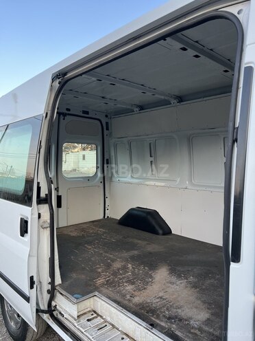 Ford Transit-10