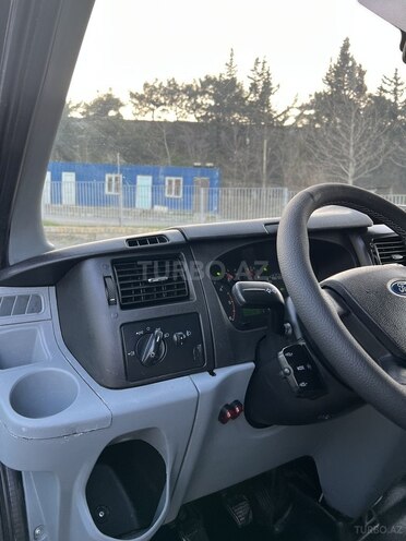 Ford Transit-14