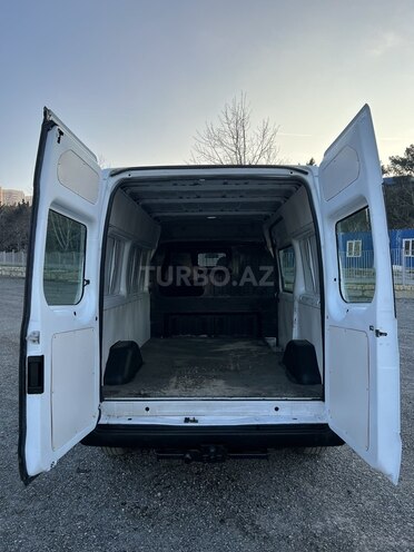 Ford Transit-11