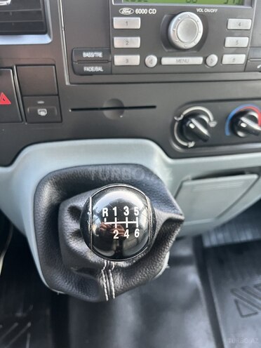 Ford Transit-19