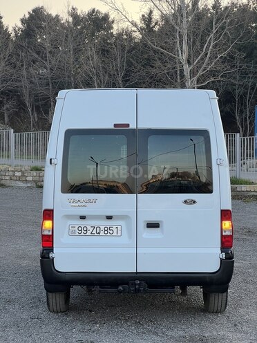 Ford Transit-9