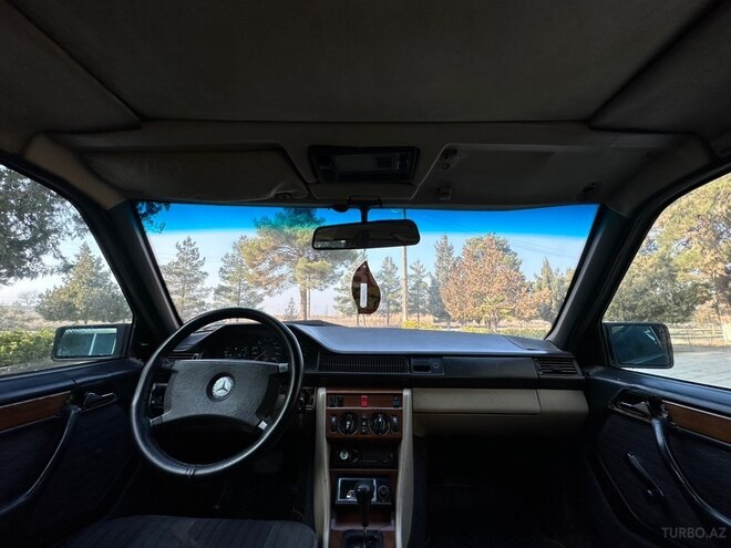 Mercedes 300 D 1985, 380,000 km - 3.0 l - Salyan