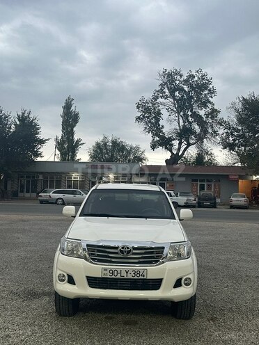 Toyota Hilux 2013, 210,000 km - 3.0 l - Salyan