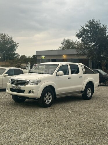 Toyota Hilux 2013, 210,000 km - 3.0 l - Salyan