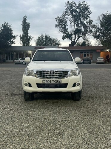 Toyota Hilux 2013, 210,000 km - 3.0 l - Salyan