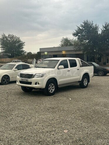 Toyota Hilux 2013, 210,000 km - 3.0 l - Salyan
