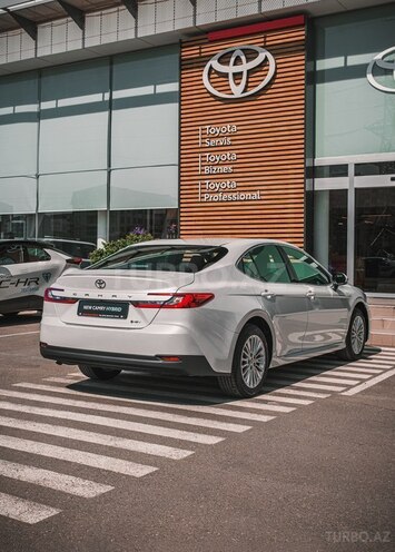 Toyota Camry-5
