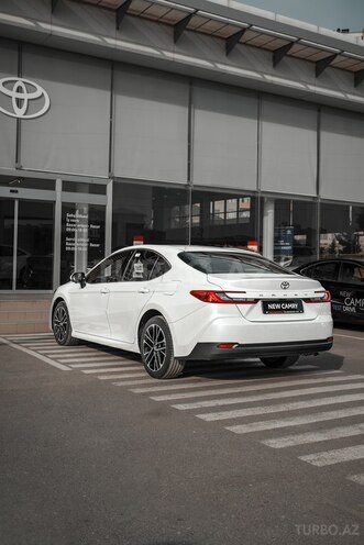 Toyota Camry-5