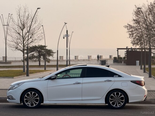 Hyundai Sonata-13