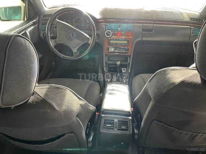 Mercedes E 230 1996, 427,900 km - 2.3 l - Tovuz