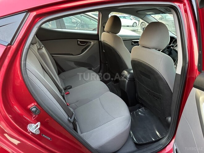 Hyundai Elantra-14