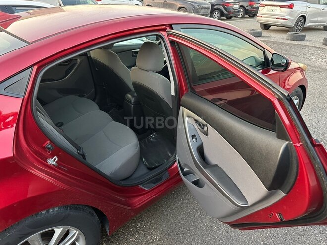 Hyundai Elantra-13