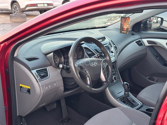 Hyundai Elantra-8