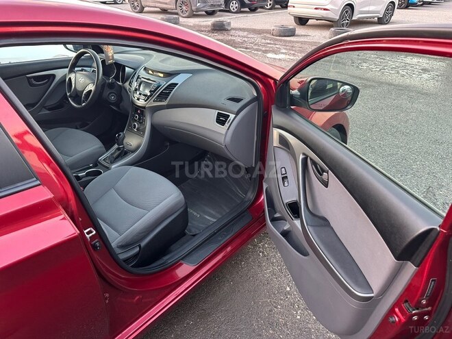 Hyundai Elantra-12
