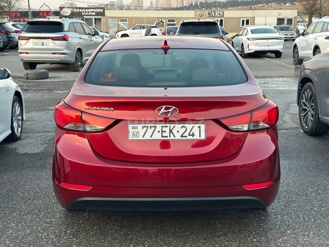 Hyundai Elantra-6