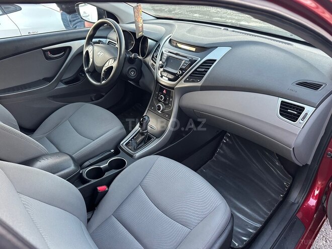 Hyundai Elantra-11