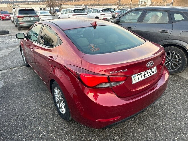 Hyundai Elantra-4