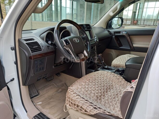 Toyota Land Cruiser Prado-5