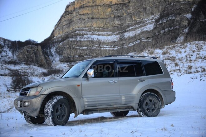 Mitsubishi Pajero 2000, 380,000 km - 3.0 l - Qusar