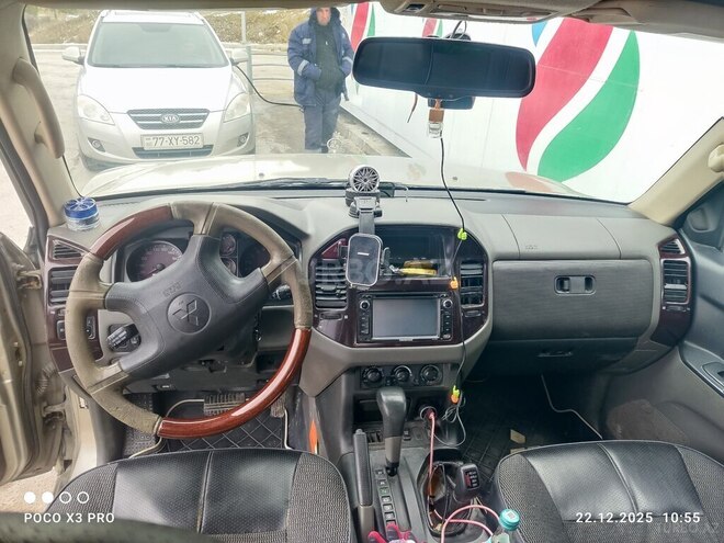 Mitsubishi Pajero 2000, 380,000 km - 3.0 l - Qusar