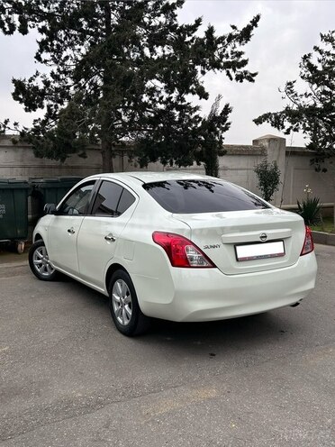 Nissan Sunny 2013, 240,000 km - 1.5 л - Bakı
