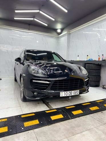 Porsche Cayenne GTS-3