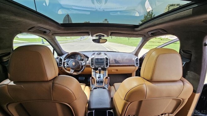 Porsche Cayenne GTS-5