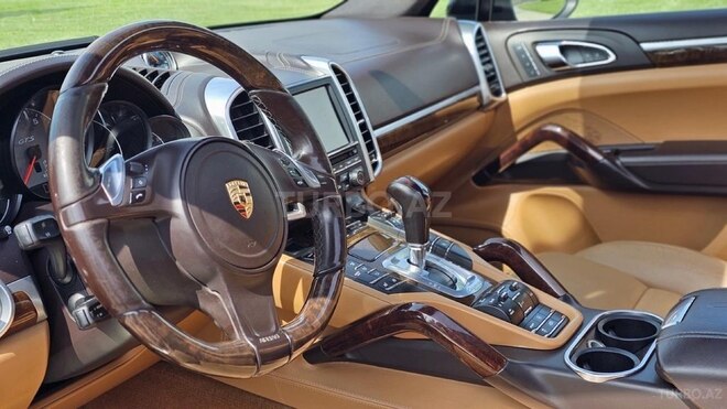 Porsche Cayenne GTS-4