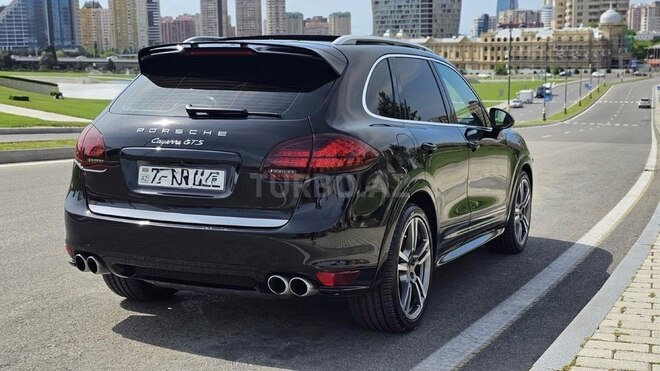Porsche Cayenne GTS-7