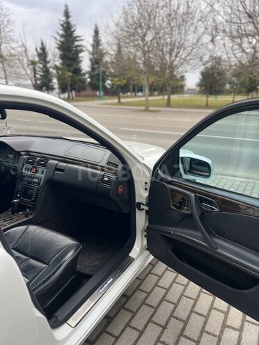 Mercedes E 320 2000, 366,400 km - 3.2 l - Astara