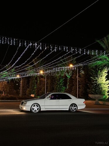 Mercedes E 320 2000, 366,400 km - 3.2 l - Astara