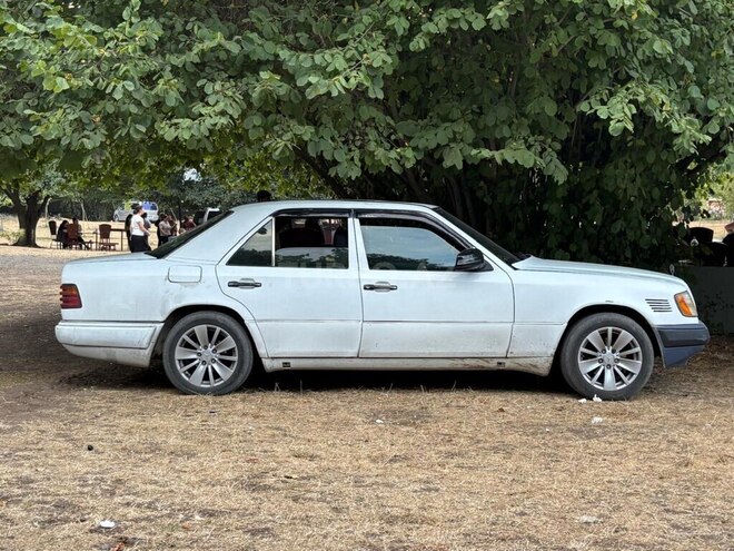 Mercedes E 250 1994, 443,000 km - 2.5 l - Bakı