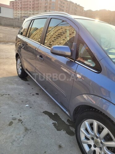 Opel Zafira-8
