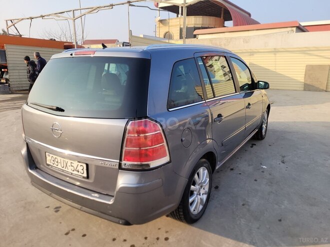 Opel Zafira-12
