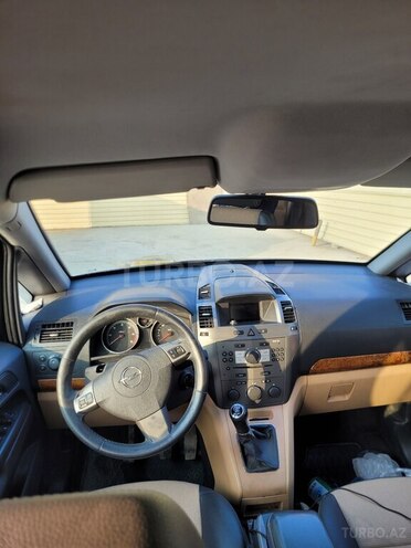 Opel Zafira-15
