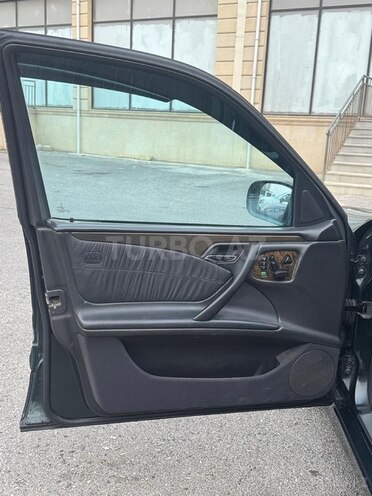Mercedes E 270 2000, 400,000 km - 2.7 l - Sumqayıt