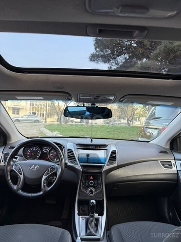 Hyundai Elantra-8