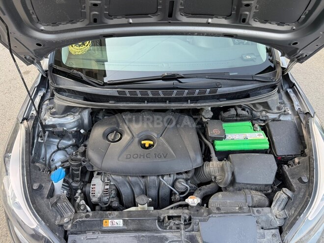 Hyundai Elantra-13