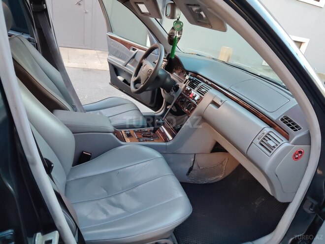 Mercedes E 240 1999, 439,226 km - 2.4 l - Bakı