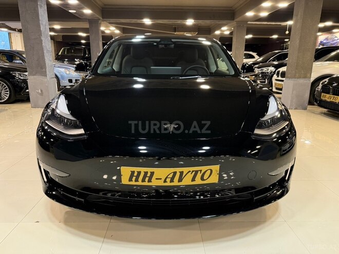 Tesla Model 3-1