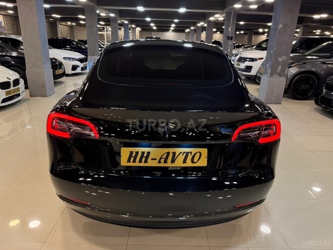 Tesla Model 3-8