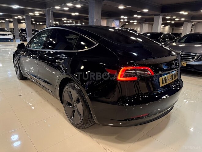 Tesla Model 3-10