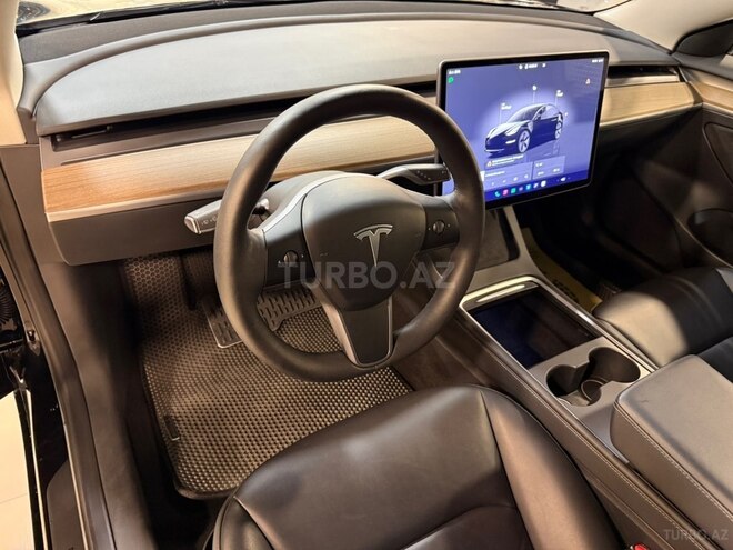 Tesla Model 3-12